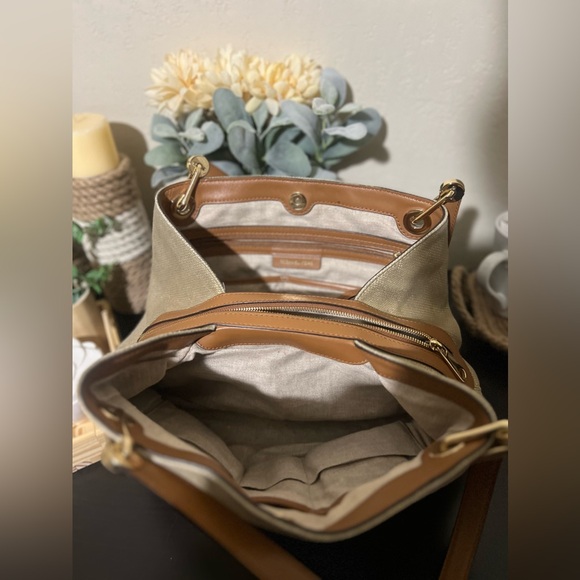 In Excellent Condition Michael Kors Raven Large Raven Gold Leather Shoulder Bag - Picture 6 of 9